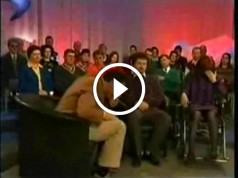 Cel mai nesimţit moderator de emisiune. Vezi ce le face invitaţilor (VIDEO)