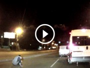 Ce păţeşte un şofer nemulţumit în trafic (VIDEO)