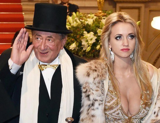 femei tinere cu barbati batrani si bogati richard lugner cathy