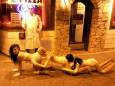 Cele mai tâmpite costume pe care le-au purtat oamenii de Halloween