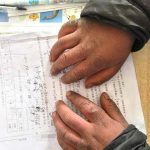 copil-merge-prin-zapada-la-scoala1