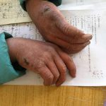 copil-merge-prin-zapada-la-scoala2