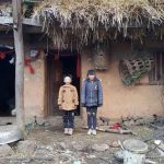 copil-merge-prin-zapada-la-scoala3