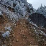 copil-merge-prin-zapada-la-scoala6