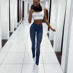 femeie-cu-picioare-foarte-lungi2