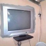 televizor cu ecran plat improvizat
