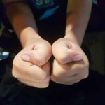 imagini-interesante-pentru-o-zi-buna–degete-peste-cap