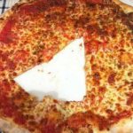 pizza-taiata-in-mijloc