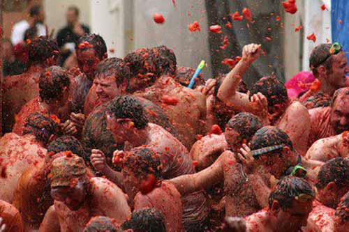 festivaluri ciudate la tomatina