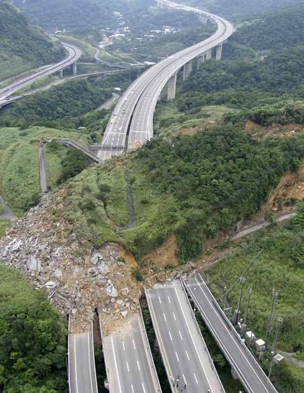 autostrada alunecare de teren