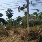 motocicleta-pe-stalp