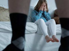 Un bărbat de 32 de ani a făcut sex cu o fată de 11 ani, cu acordul părinţilor beţi fată de 11 ani