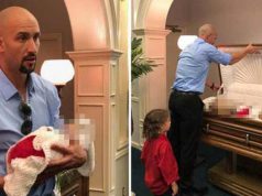 Povestea tristă din spatele imaginii cu un bărbat alături de sicriul soţiei sale sicriul soţiei sale