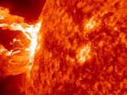 Dacă nu este oxigen în spaţiu, atunci de ce „Soarele arde” în flăcări? De fapt, Soarele nu arde în flăcări… soarele este în flăcări