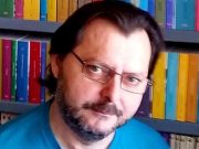 Un istoric din Deva a fost reclamat de un vecin că are prea multe cărţi: „S-ar putea prăbuşi blocul” reclamat de un vecin că are prea multe cărţi