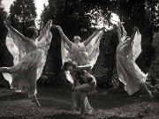 Peste 40% dintre oamenii din lume încă mai cred în vrăjitorie. Care este explicaţia cred în vrăjitorie