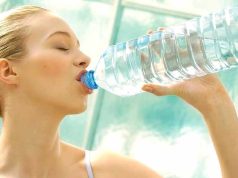 Există un mod surprinzător de simplu de a elimina microplasticele din apa de la robinet. Se reduc cu 90% microplasticele din apa de la robinet