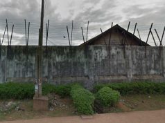 Peste 100 de deținuți au evadat din închisoare din cauza ploilor torențiale care au distrus împrejurimile din „era colonială” deținuți au evadat