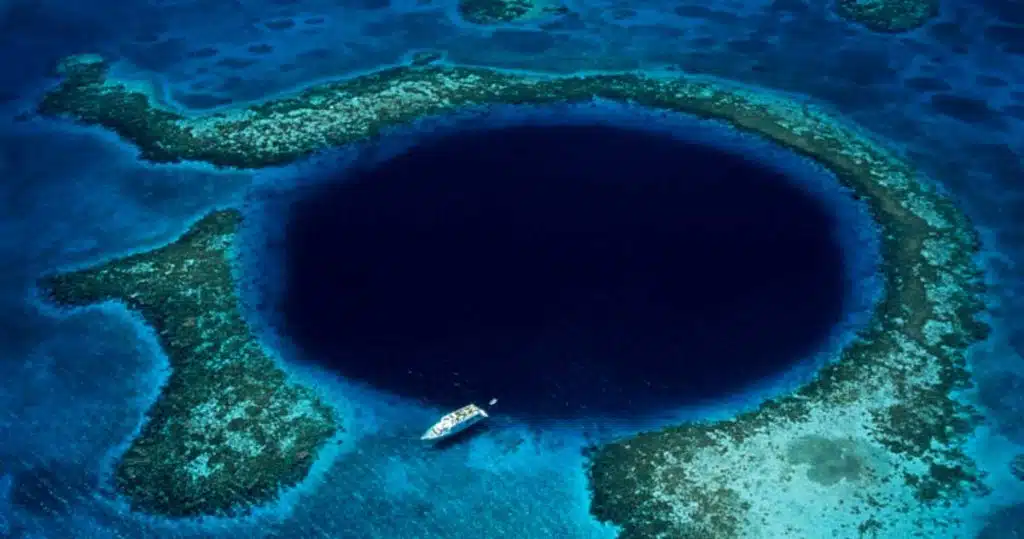 cea mai adâncă gaură albastră