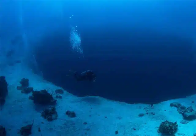 cea mai adâncă gaură albastră