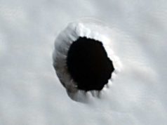 Există o gaură pe suprafața planetei Marte, iar oamenii de știință habar nu au ce se află înăuntru gaură pe suprafața planetei Marte