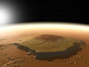 Olympus Mons, cel mai mare munte din Sistemul Solar, se află pe Marte. Everestul este mic pe lângă acest munte olympus mons