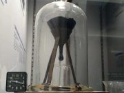 Cel mai longeviv experiment de laborator din lume se desfăşoară de 100 de ani până în zilele noastre: doi cercetători au murit între timp cel mai longeviv experiment de laborator