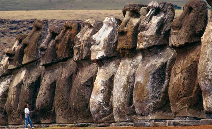 Insula Paştelui Rapa Nui statui Moai