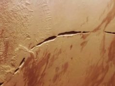 O nouă imagine uimitoare arată o „cicatrice uriașă” care se întinde pe suprafața planetei Marte canion sub formă de cicatrice pe suprafaţa planetei Marte