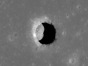 A fost găsită prima peșteră pe Lună. Este pregătită pentru a fi ocupată de oameni? peșteră pe Lună