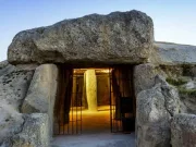 Acest monument vechi de 6.000 de ani este o realizare uluitoare a ingineriei din Epoca de Piatră: Dolmenul din Menga monument vechi de 6.000 de ani deolmenul din menga