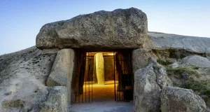 monument vechi de 6.000 de ani deolmenul din menga