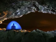 Oamenii pot dormi zile în șir atunci când trăiesc singuri sub pământ, arată unele experimente controversate oamenii pot dormi zile în șir