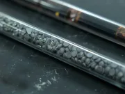 Descoperire revoluţionară: sticla care se repară singură în urma expunerii la radiații gamma sticla care se repară singură