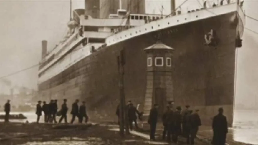 Titanicul înainte de a lovi aisbergul