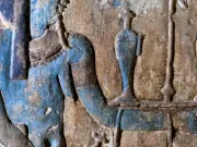 Cum arătau culorile originale ale sculpturilor egiptene: au fost dezvăluite la restaurarea unui templu dedicat zeului Horus culorile originale ale sculpturilor egiptene