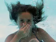 Poți să te sufoci dacă îți ții respirația? Explicaţia ştiinţifică Poți să te sufoci dacă îți ții respirația