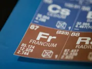 Ce este franciul: elementul atât de radioactiv încât aproape că nu există franciu radioactiv