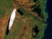 Un satelit NASA a cercetat un nor ciudat care se formează mereu în același loc nor ciudat