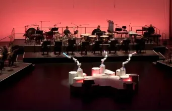 un robot a dirijat orchestra simfonică din Dresda