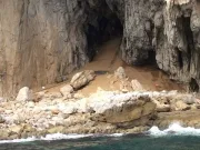 Cuptor vechi de 60.000 de ani pentru fabricarea lipiciului, găsit într-o peșteră a oamenilor de Neanderthal de pe malul mării fabricarea lipiciului