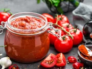 Care este diferenţa dintre bulion şi pastă de tomate? diferenţa dintre bulion şi pastă de tomate