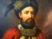 Domnitorul care i-a scăpat pe români de iobăgie. A fost de 6 ori domn al Țării Românești și de 4 ori domn al Moldovei: Constantin Mavrocordat Constantin Mavrocordat