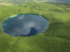 Craterul Savonoski din Alaska: gaura misterioasă, perfect rotundă, pe care cercetătorii nu o pot explica Craterul Savonoski