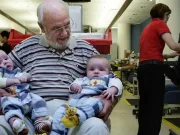 Bărbatul care a salvat 2,4 milioane de copii, James Harrison, a murit la 88 de ani James Harrison