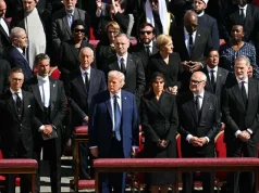 donald trump criticat pentru gestul său de la funeraliile papei