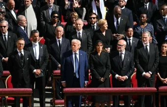 donald trump criticat pentru gestul său de la funeraliile papei