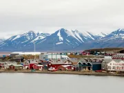 Longyearbyen, orașul în care nu ai voie să mori: de ce sunt interzise înmormântările în cel mai nordic oraș al lumii Longyearbyen
