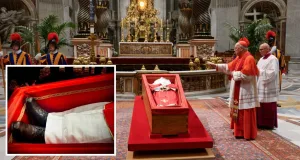 papa francisc pantofi