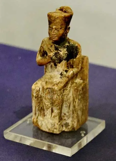 statuie cheops
